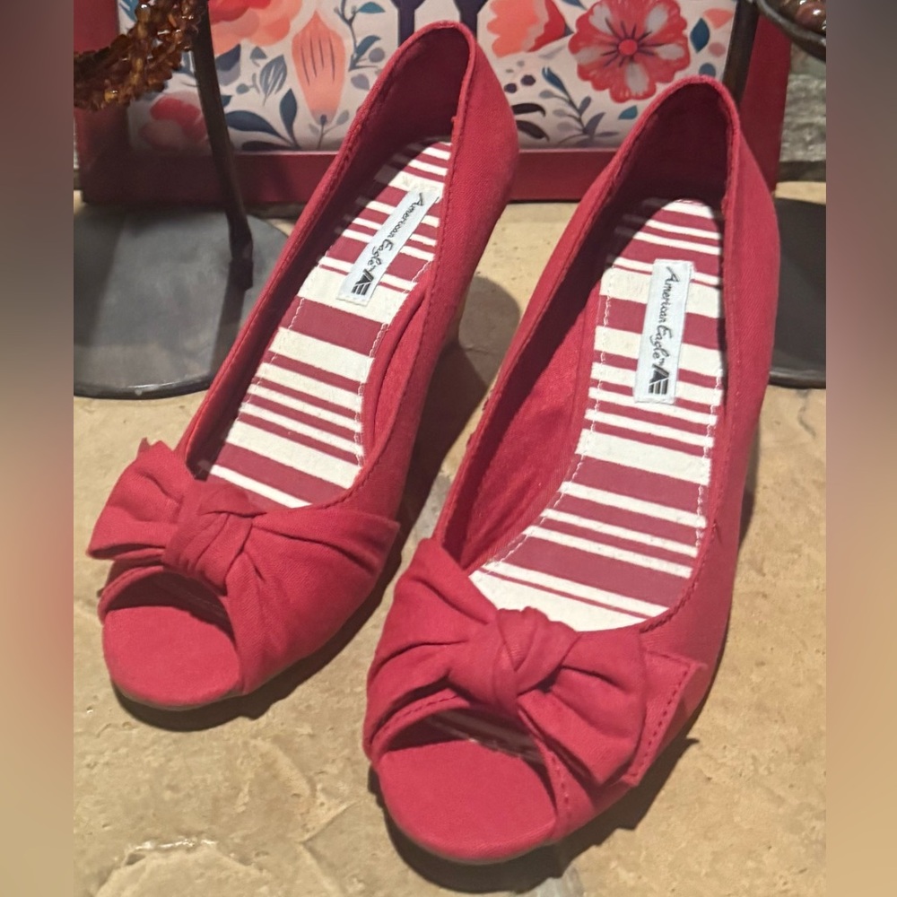 American Eagle Red Peep-Toe Bow Wedge Heels Sz 7